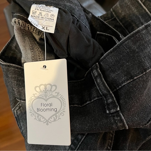 Women’s brand new jeans - Picture 4 of 4